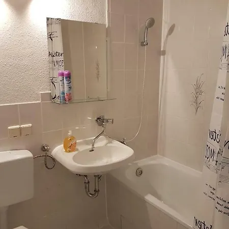 Апартаменты Monteurwohnung Fuer 6 Personen In *